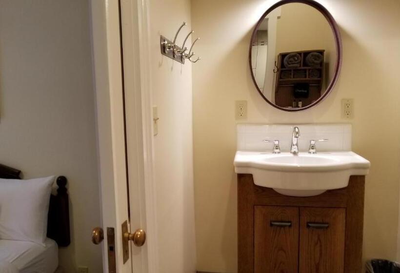 חדר בסיסי פנימי, Ouray   For 12 Years Old And Over