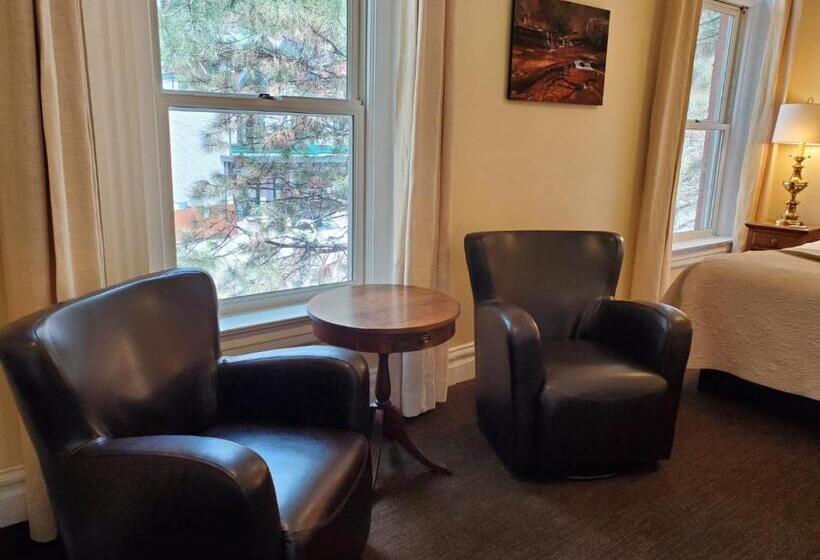 اتاق لوکس با تخت بزرگ, Ouray For 12 Years Old And Over