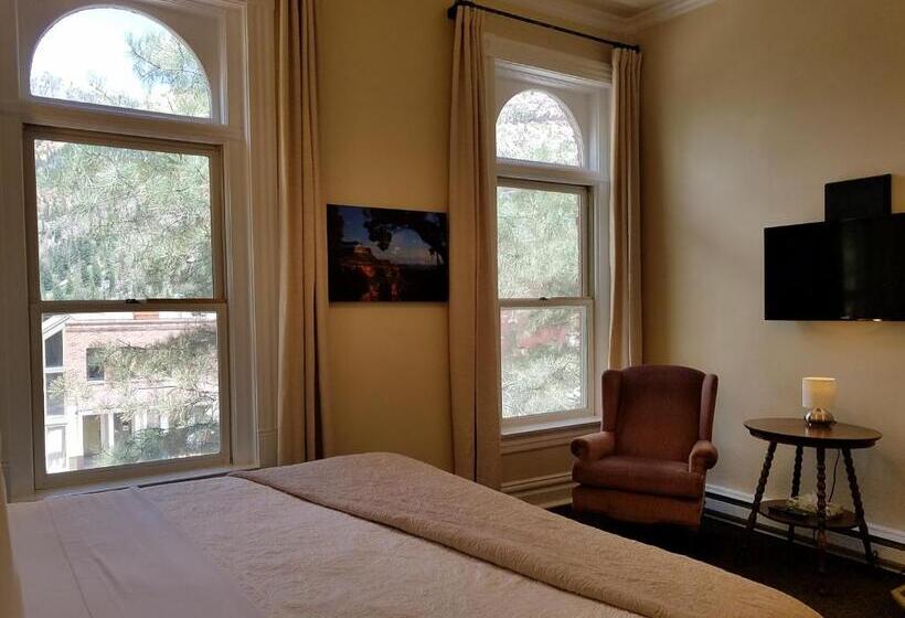 Deluxe Suite King Bed, Ouray For 12 Years Old And Over