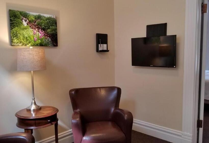 Deluxe Suite King Bed, Ouray For 12 Years Old And Over