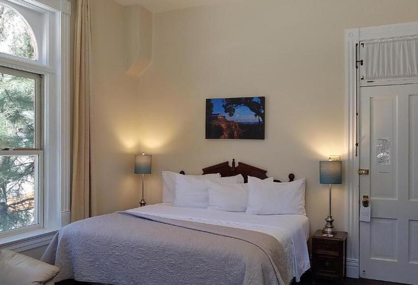 سوئیت 2 خوابه, Ouray For 12 Years Old And Over