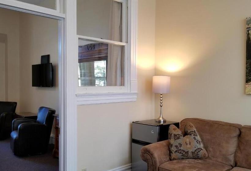 Deluxe Suite King Bed, Ouray For 12 Years Old And Over