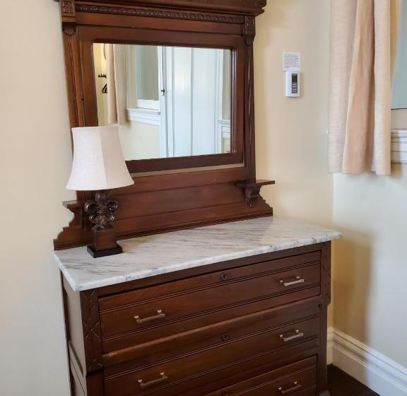 Deluxe Suite King Bed, Ouray For 12 Years Old And Over