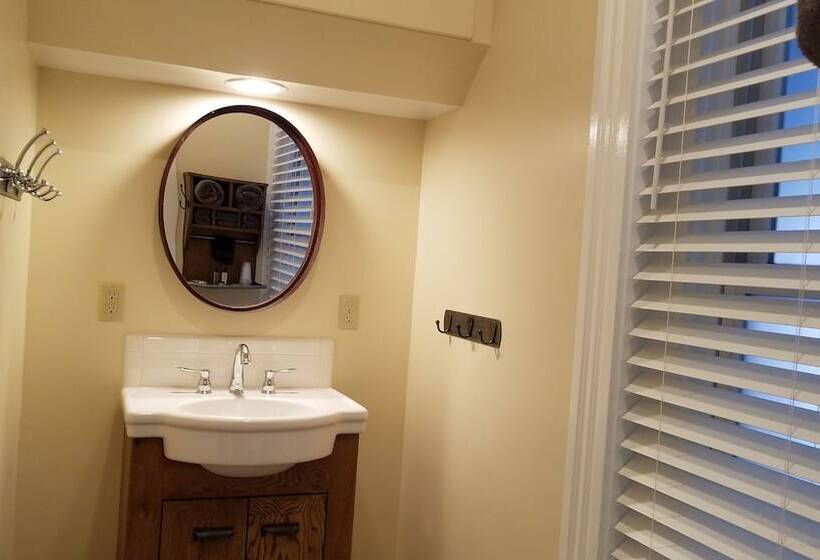 חדר בסיסי, Ouray   For 12 Years Old And Over