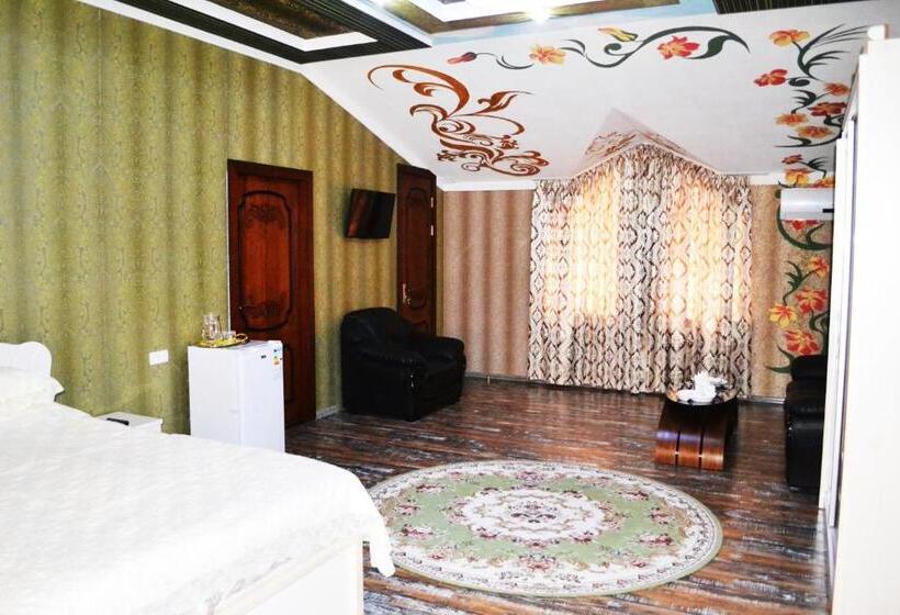 اتاق لوکس با تخت بزرگ, Shohkand