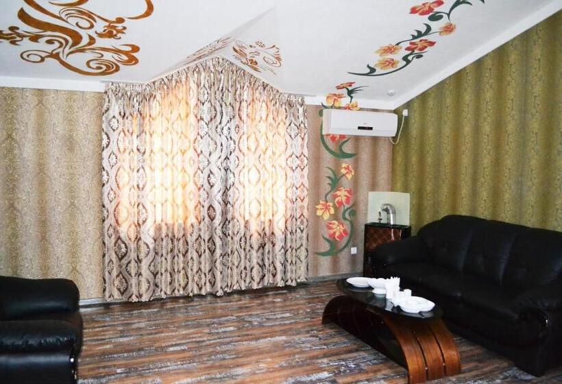 اتاق لوکس با تخت بزرگ, Shohkand