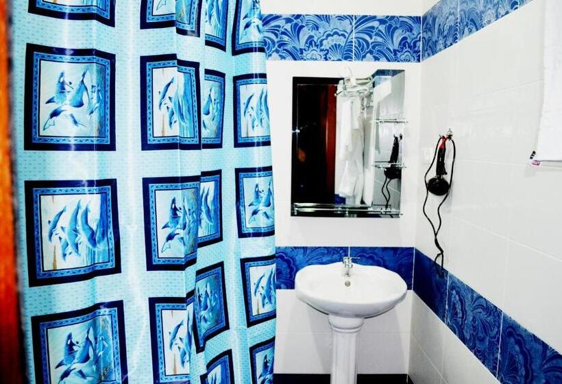 اتاق لوکس با تخت بزرگ, Shohkand