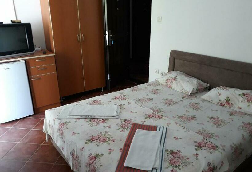 اتاق استاندارد سه نفره, Bonaca