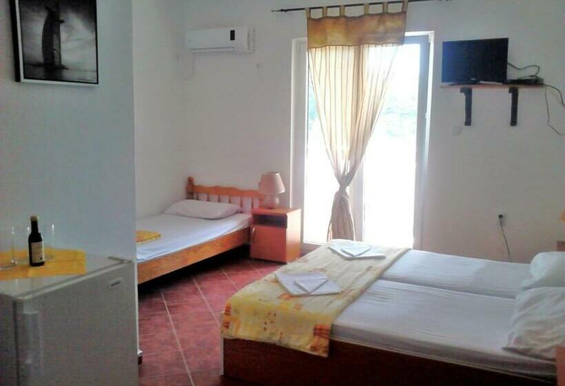 اتاق استاندارد سه نفره, Bonaca