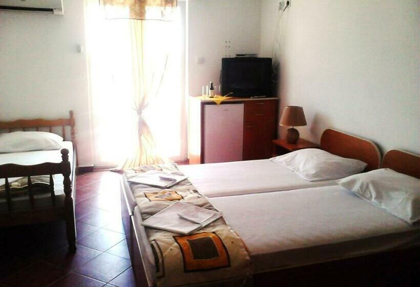 اتاق استاندارد سه نفره, Bonaca