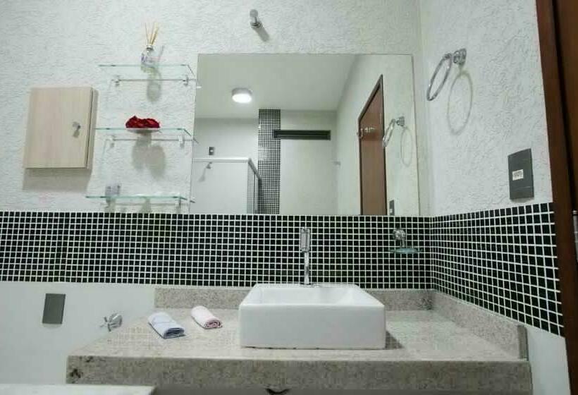 جناح سرير كينج, Colombo