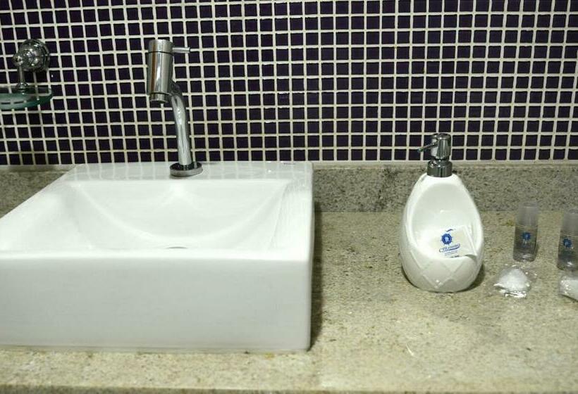 جناح سرير كينج, Colombo