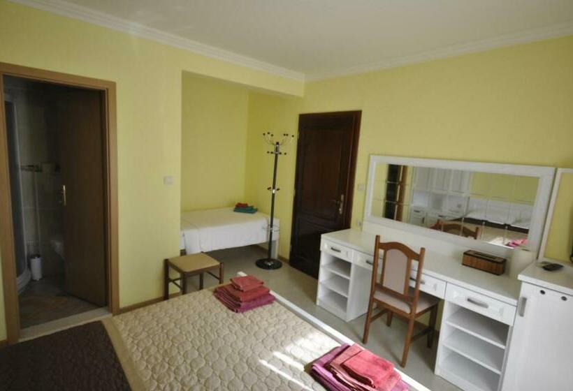 Triple Room Sea View, Garni Hotel Bokeška Noć