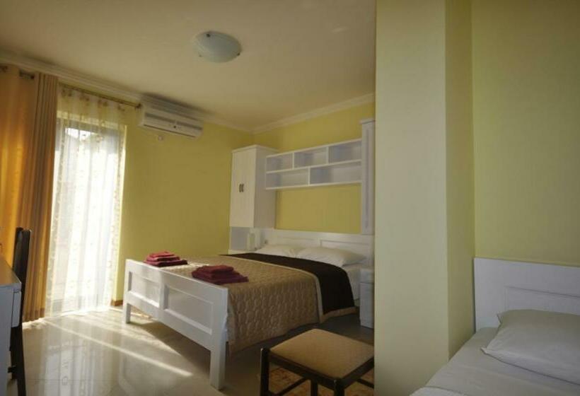 Triple Room Sea View, Garni Hotel Bokeška Noć