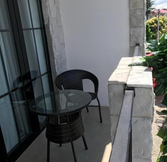 سوییت سوپریور با چشم‌انداز دریا, Homey Kobuleti