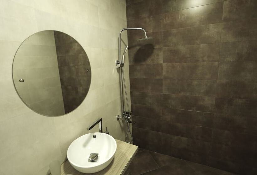 اتاق خانوادگی, Homey Kobuleti