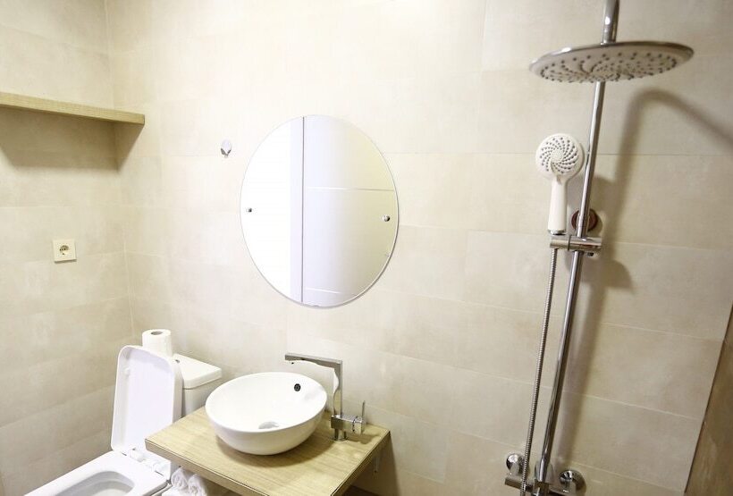 اتاق خانوادگی, Homey Kobuleti