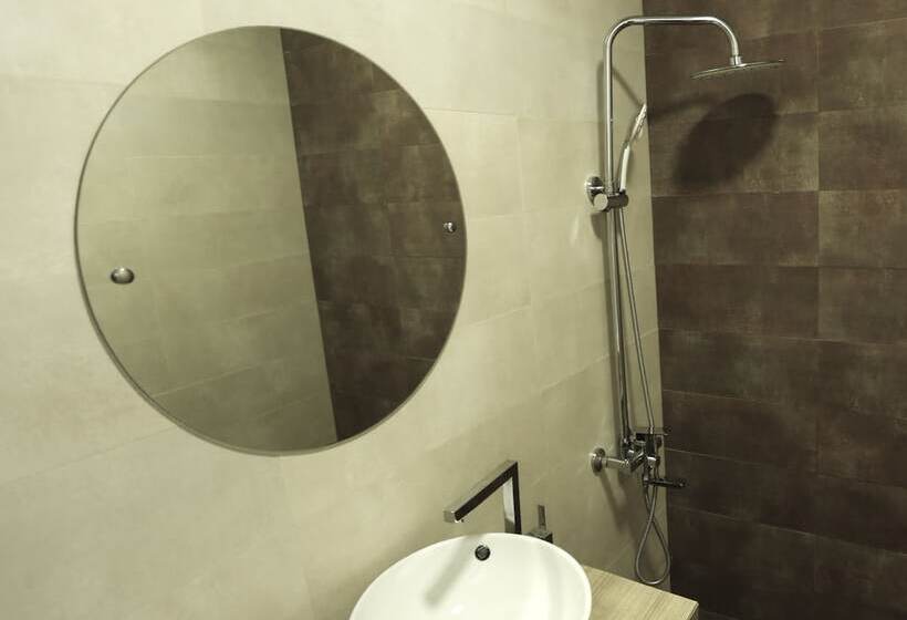 اتاق خانوادگی, Homey Kobuleti