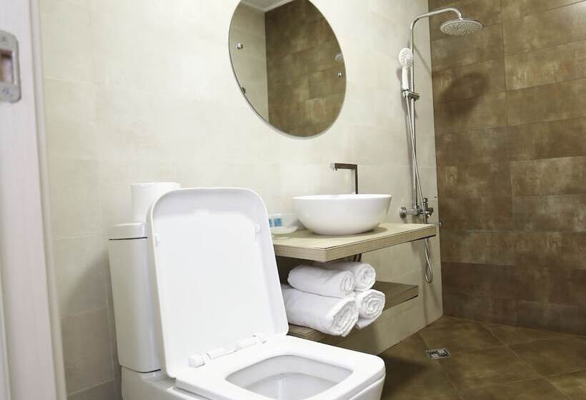 اتاق خانوادگی, Homey Kobuleti