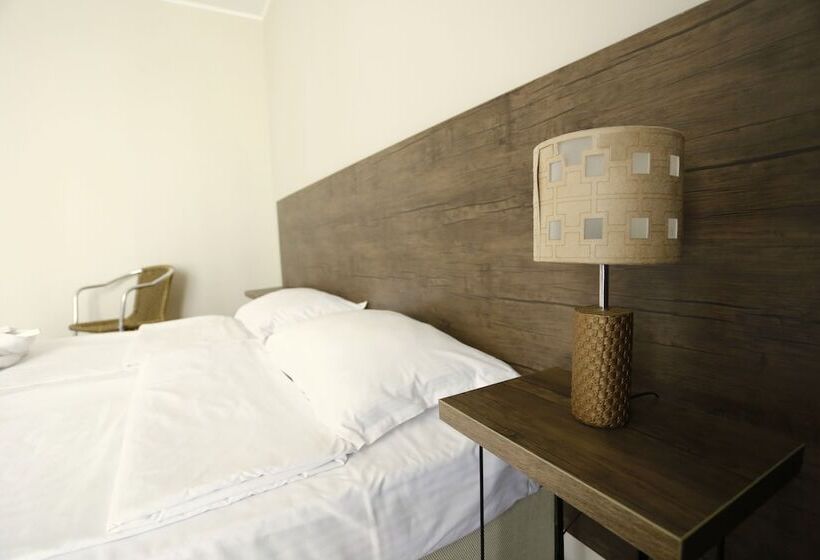 اتاق خانوادگی, Homey Kobuleti