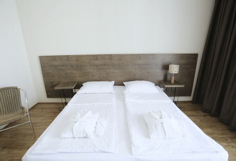 اتاق خانوادگی, Homey Kobuleti