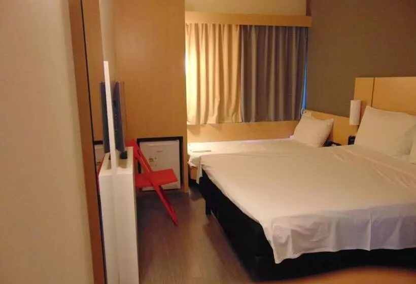 Standard Kolmen Hengen Huone, Ibis Arapiraca