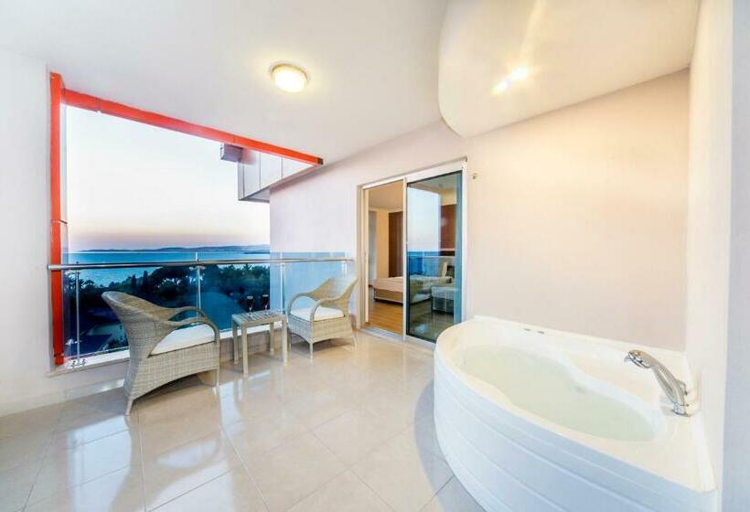 Люкс с гидромассажем, Lonicera Resort & Spa
