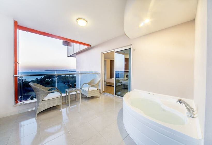 Люкс с гидромассажем, Lonicera Resort & Spa