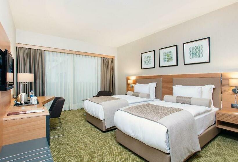 اتاق لوکس, Mia City