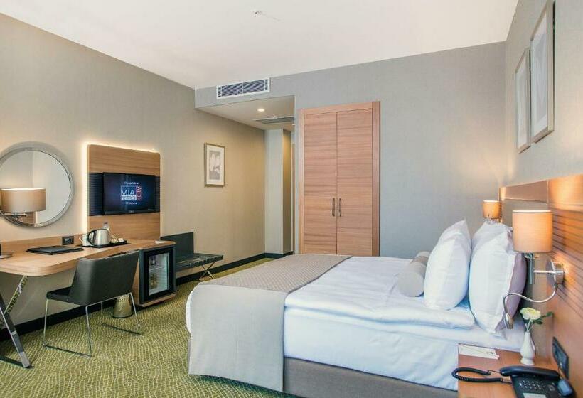Quarto Estandar, Mia City