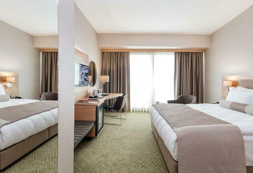 اتاق لوکس, Mia City