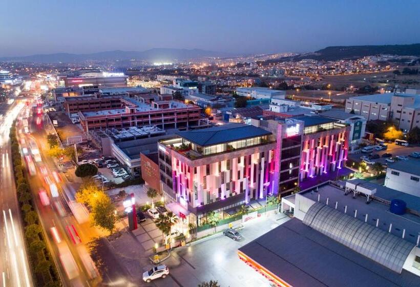 اتاق لوکس, Mia City