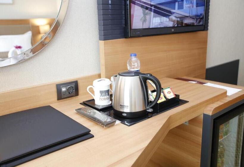 اتاق لوکس, Mia City