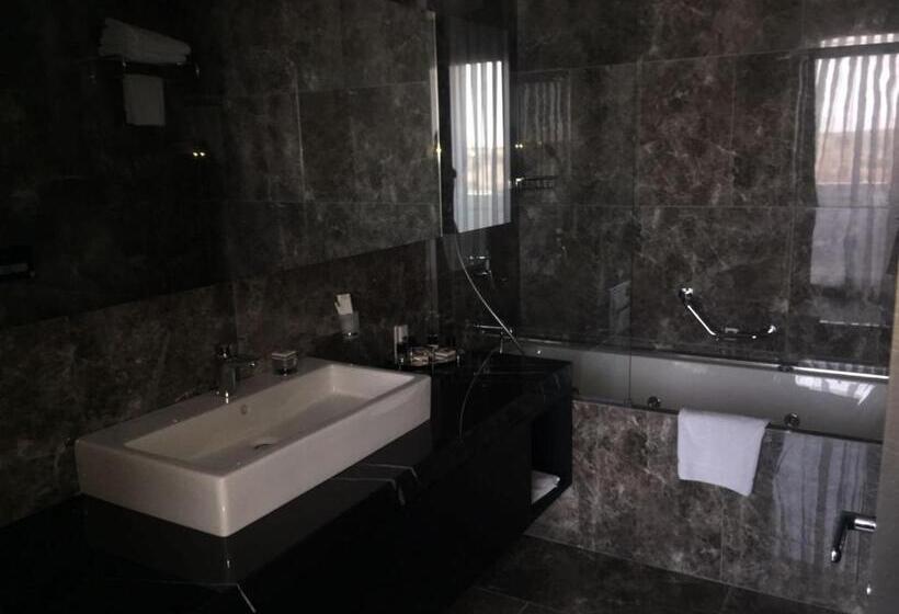 سوییت, Mia City