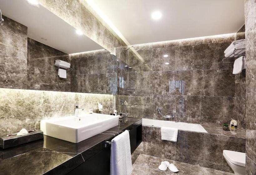 سوییت, Mia City