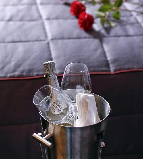 سوییت, Mia City