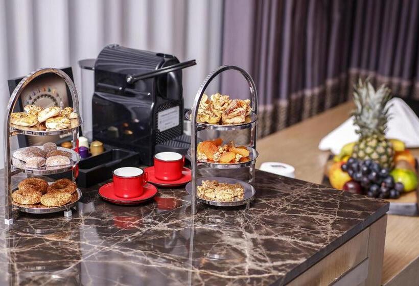 سوییت, Mia City