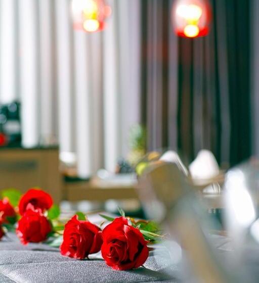 سوییت, Mia City