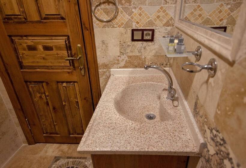 غرفة قياسية, Peace Stone House