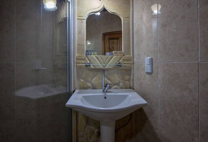 غرفة إقتصادية ثلاثية, Peace Stone House