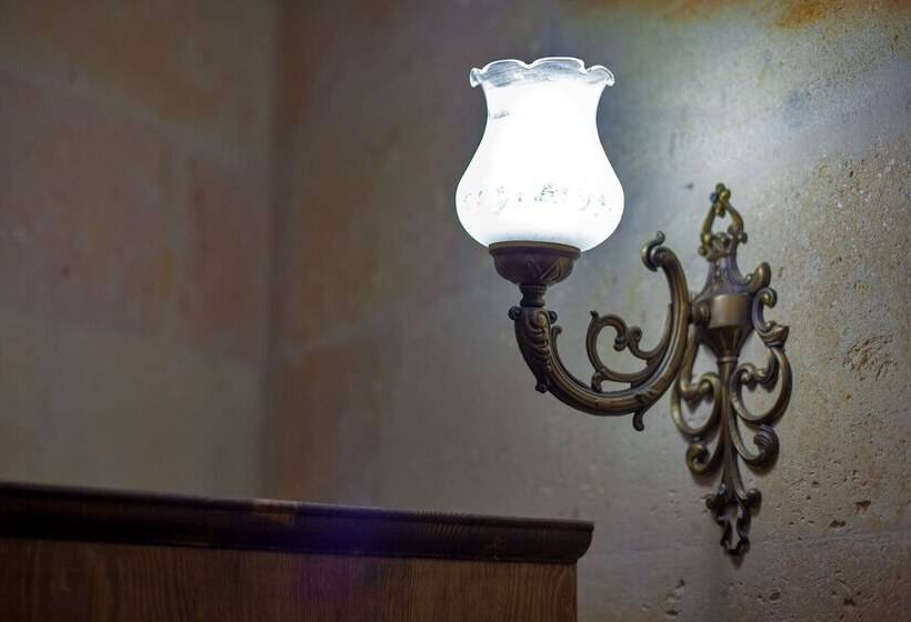 غرفة قياسية, Peace Stone House