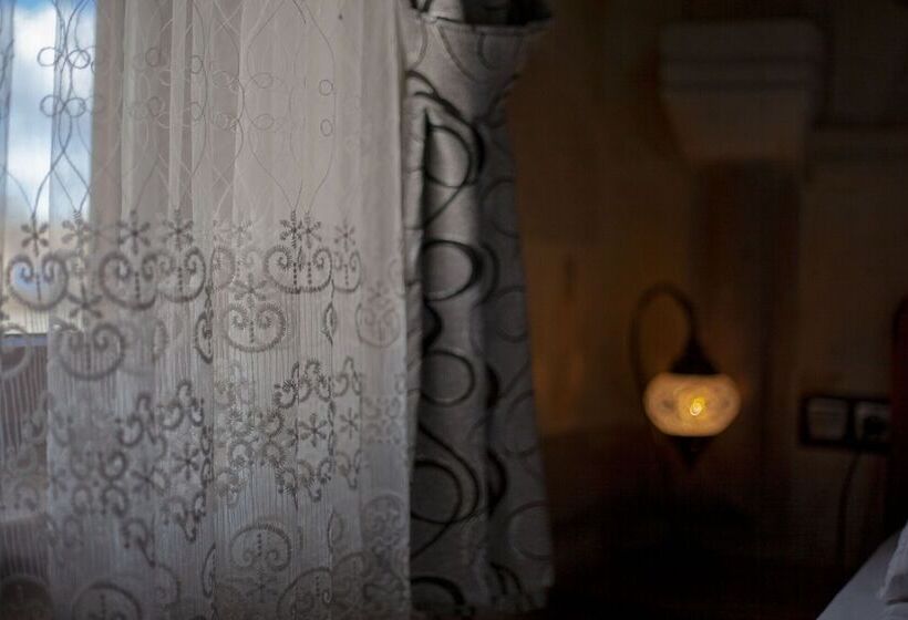 غرفة قياسية, Peace Stone House