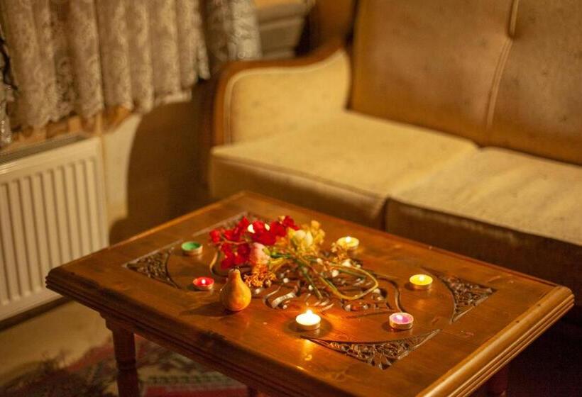 جناح ديلوكس, Peace Stone House