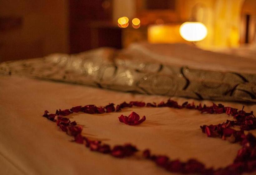 جناح ديلوكس, Peace Stone House