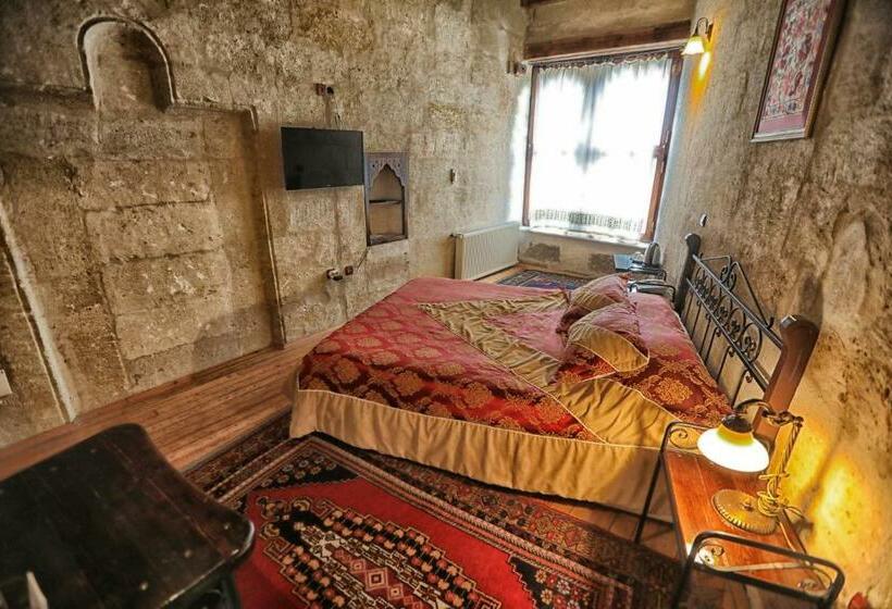 غرفة قياسية, Century Cave