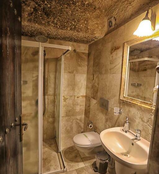 غرفة قياسية ثلاثية, Century Cave