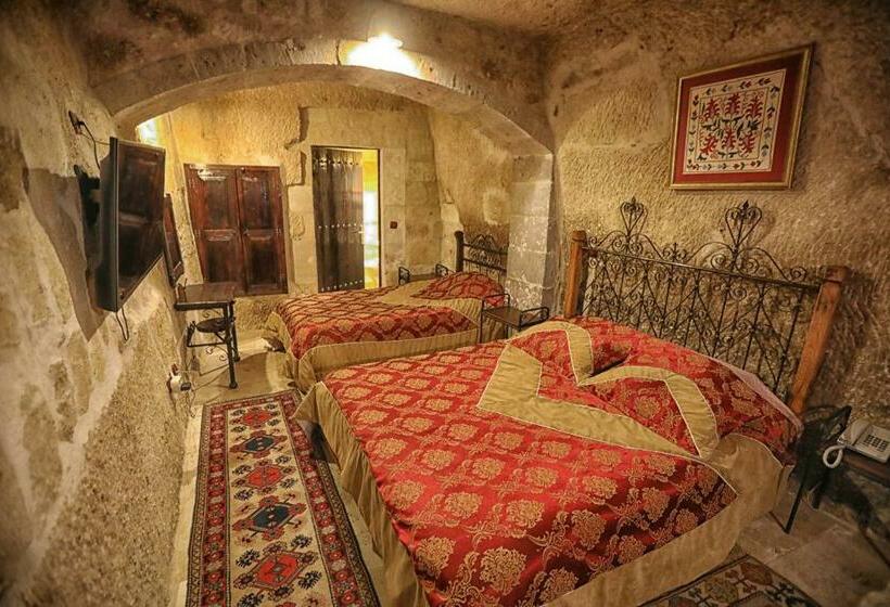 غرفة قياسية ثلاثية, Century Cave