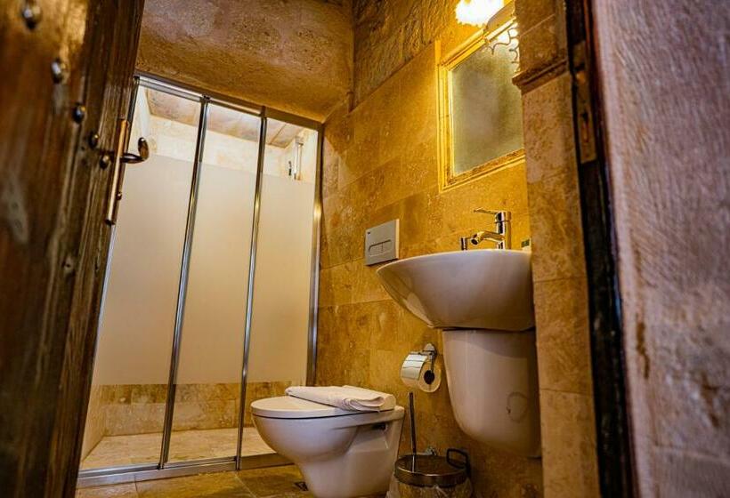 غرفة قياسية, Century Cave