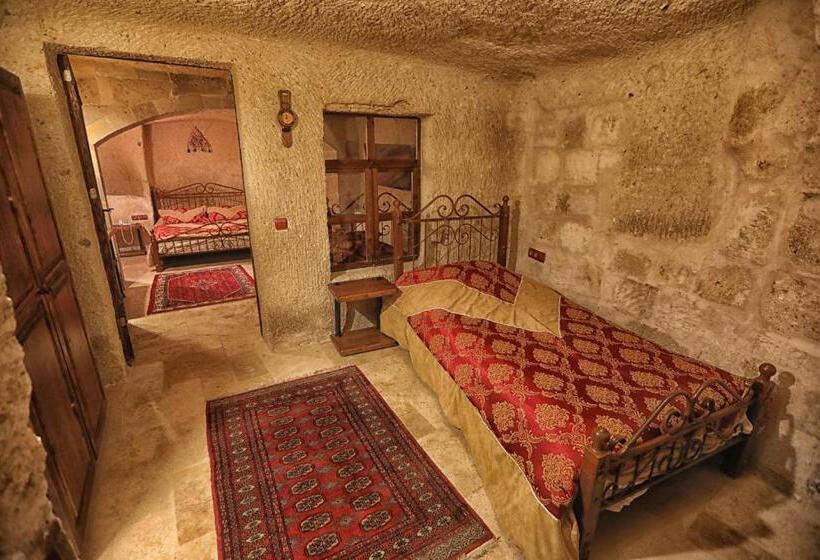 غرفة قياسية رباعية, Century Cave