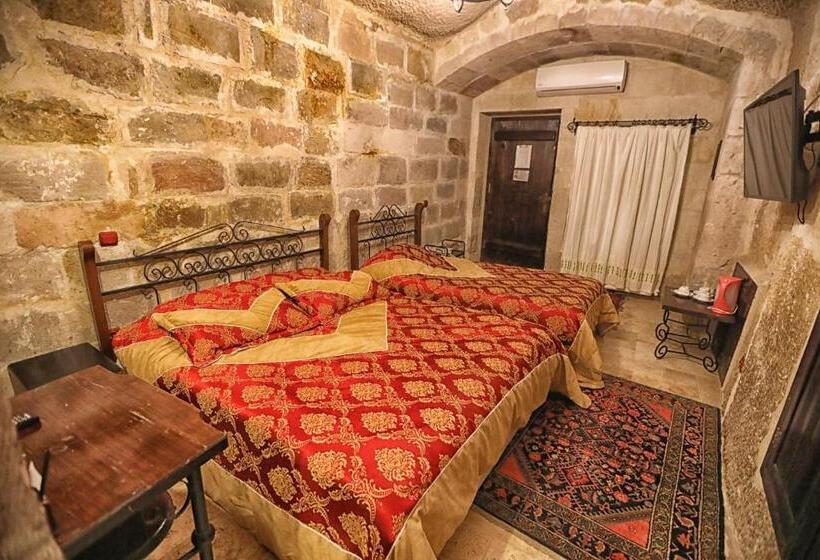 غرفة ديلوكس ثلاثية, Century Cave